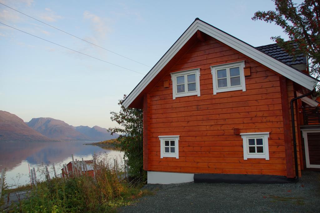 Aaroybukt Guesthouse Aroybukta Exterior photo